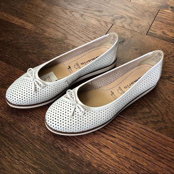 Tamaris White Flats with Touch It Technology in Size 9.5 - Picture 2 of 11